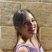 Doy clases a edades desde 3 a 16 años. 
Soy una maestra actualizada, motivada y a la que le encanta enseñar. Entusiasta y responsa